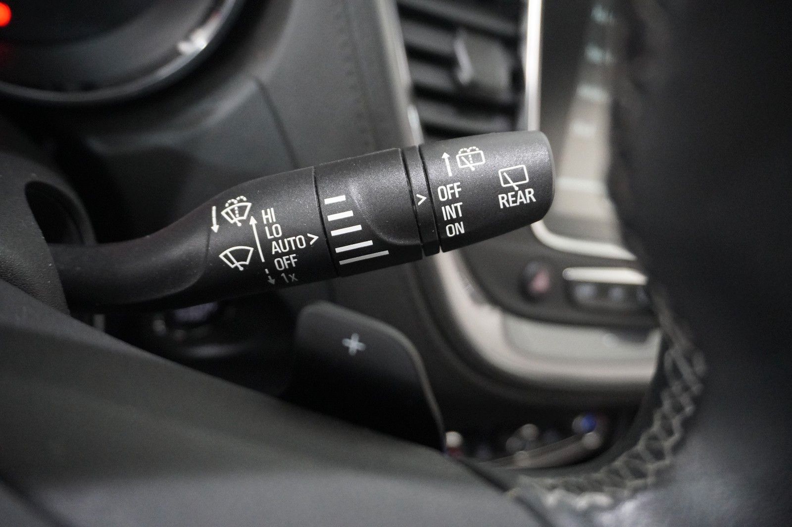 Fahrzeugabbildung Opel Grandland (X) 1.6T HYBRID NAVI/KAMERA/SH/SPORT