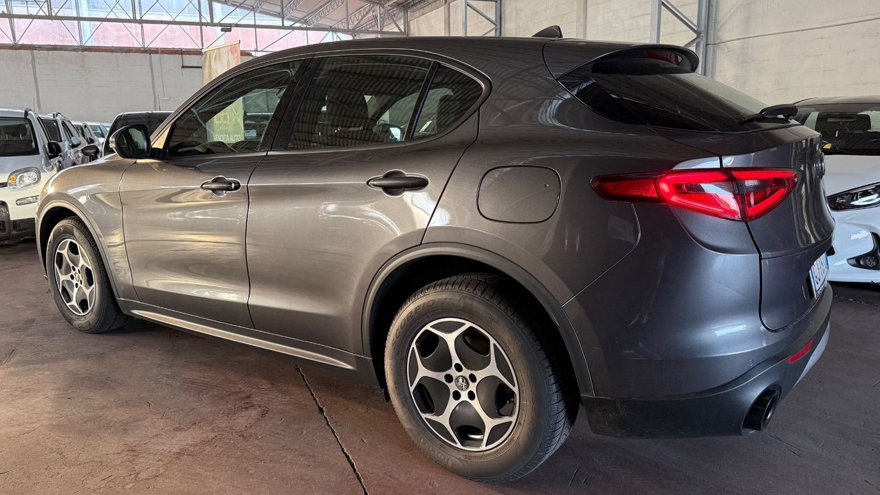 Alfa Romeo Stelvio 2.2 Turbodiesel 160 CV AT8 RW imagem 3
