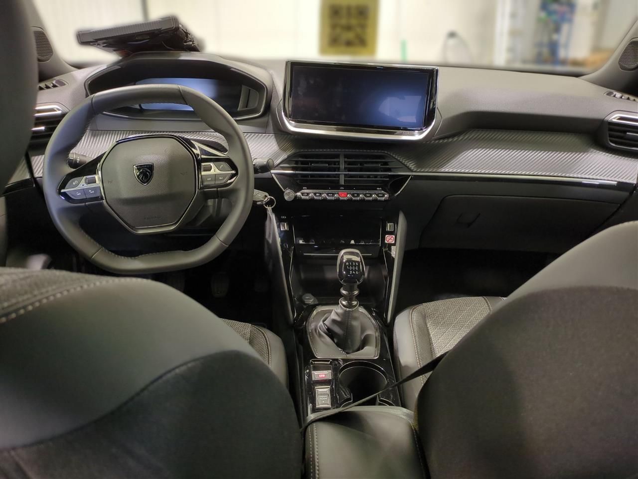 Fahrzeugabbildung Peugeot 2008 Allure Pure Tech 100