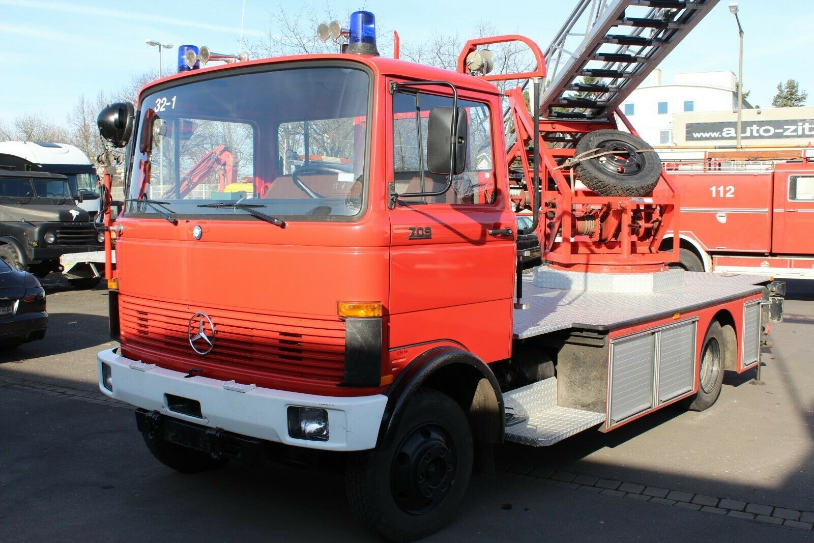 Fahrzeugabbildung Mercedes-Benz LP709 DL18 DREHLEITER