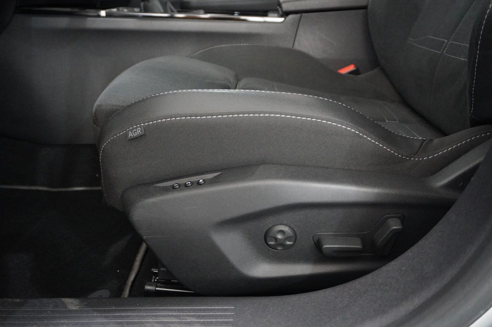 Fahrzeugabbildung Opel Astra L ST 1.2T GS SPORT NAVI/LED/360°/PANO/HUD