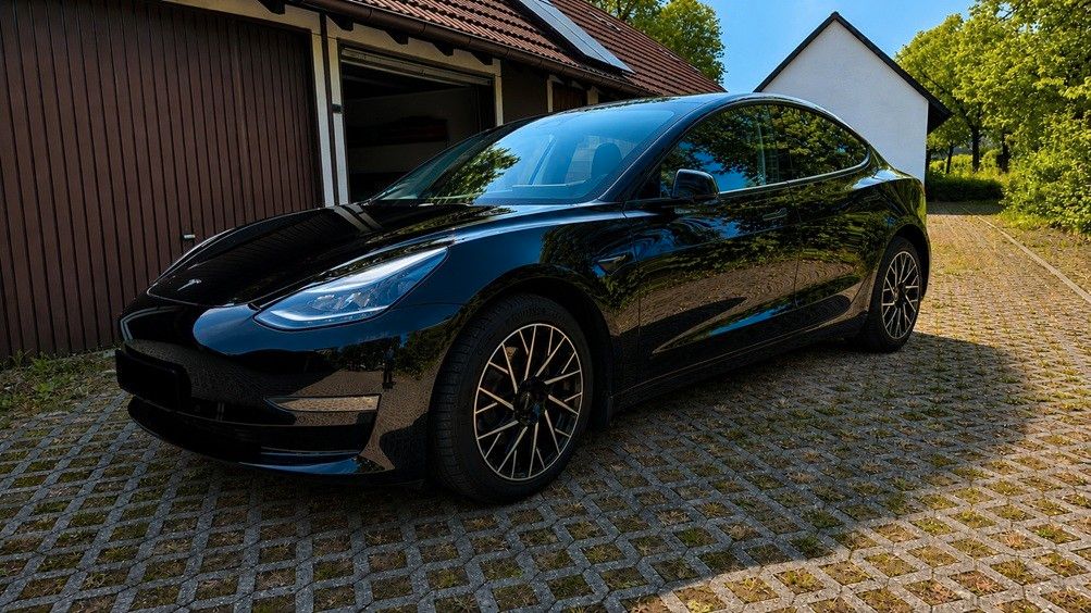 TESLA Model 3 Allradantrieb mit Dualmotor Long Ran...