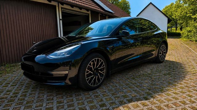 TESLA Model 3 Allradantrieb mit Dualmotor Long Ran...