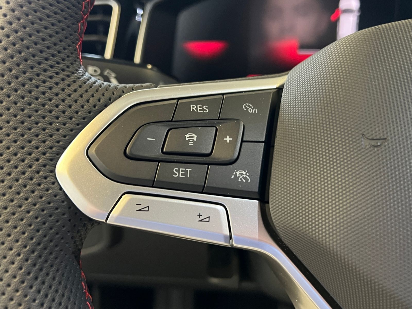 Fahrzeugabbildung Volkswagen Polo GTI 2.0 TSI DSG *IQ.Light, ACC, Ready2Disco