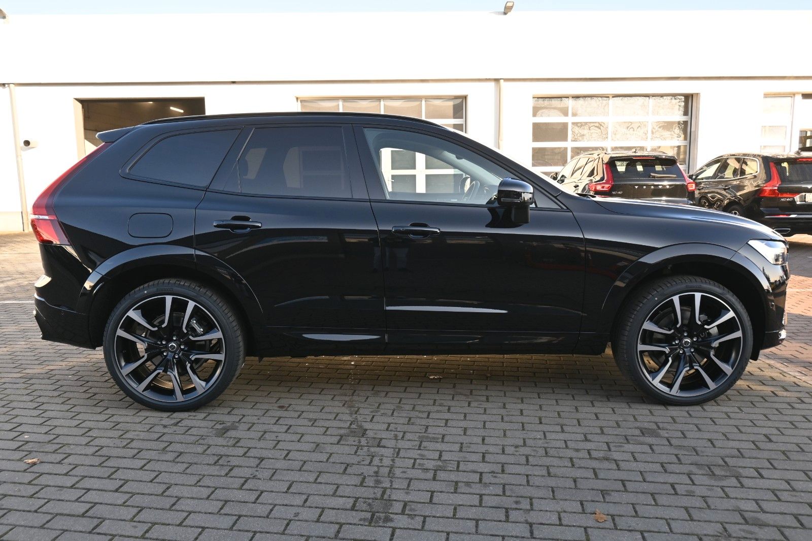 Fahrzeugabbildung Volvo XC60 B5 AWD Ultra Dark*LUFT*360°*ACC*AHK