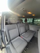 Volkswagen T5 Caravelle - graue Volkswagen T5 Caravelle