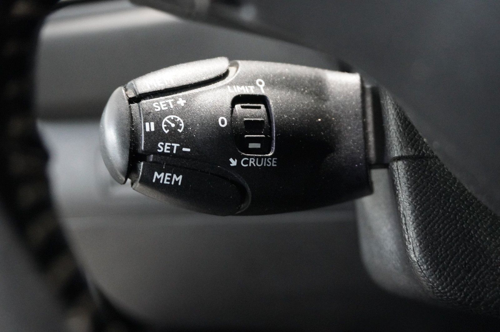 Fahrzeugabbildung Peugeot 308 SW 1.2T ALLURE NAVI/LED/KAMERA/SHZ/SPORT/AHK