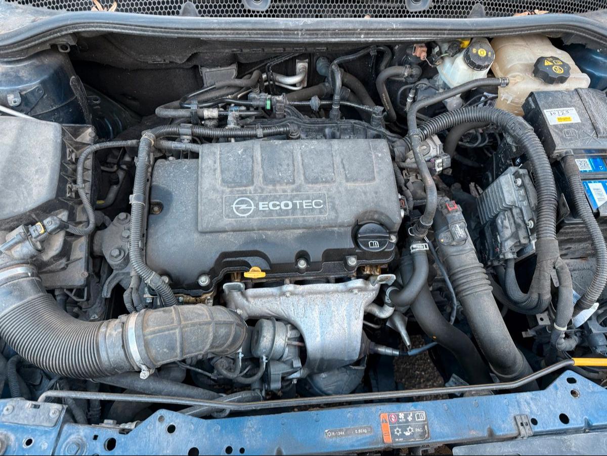 Opel Astra 2011 — photo 8