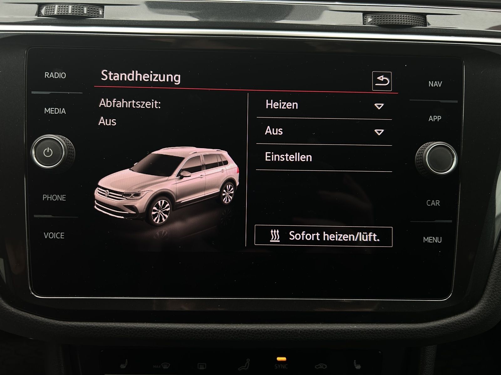 Fahrzeugabbildung Volkswagen Tiguan TSI R-Line 4M DSG Matrix AHK Navi ACC RFK