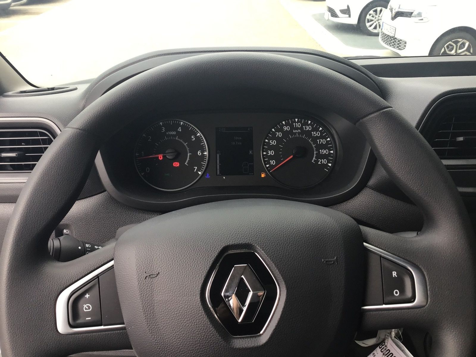 Fahrzeugabbildung Renault Master Pritsche L3H1 3,5t dCi145