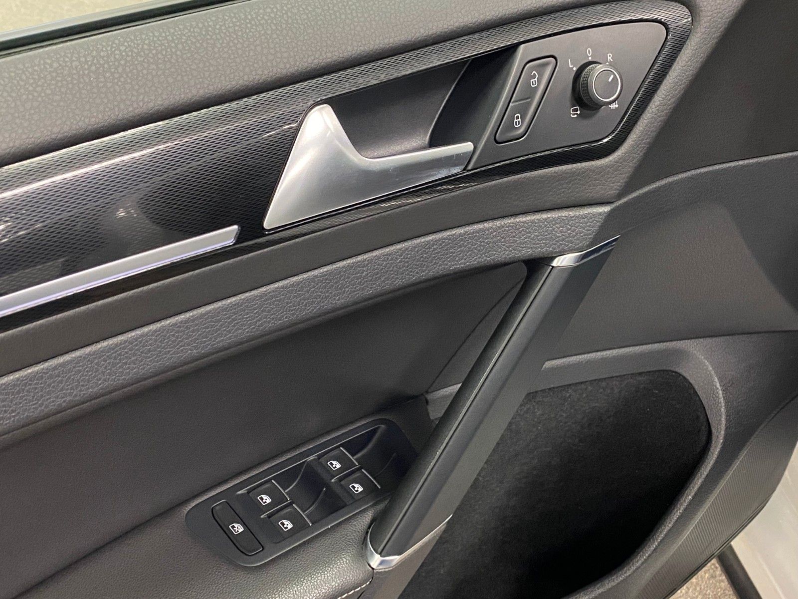 Fahrzeugabbildung Volkswagen Golf 2.0 TDI DSG BMT GTD+DCC+BI-XENON+PANORAMAD+