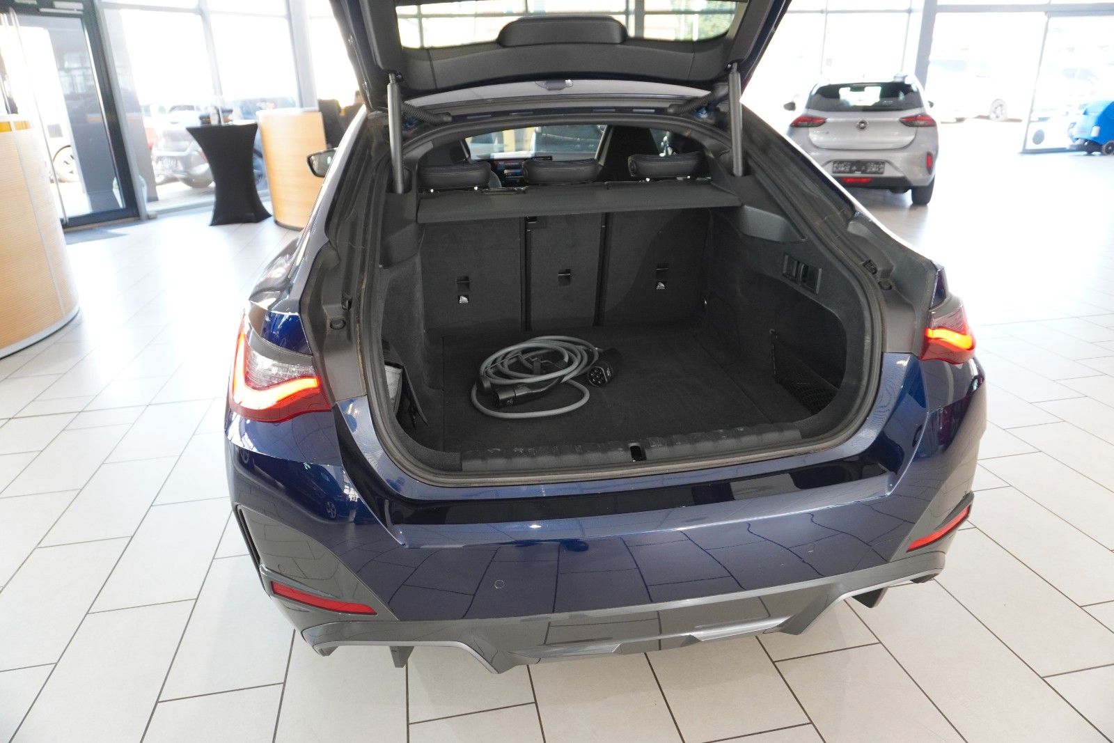Fahrzeugabbildung BMW i4 Gran Coupe 40 eDrive M-SPORT NAVI/LED/360°/SH