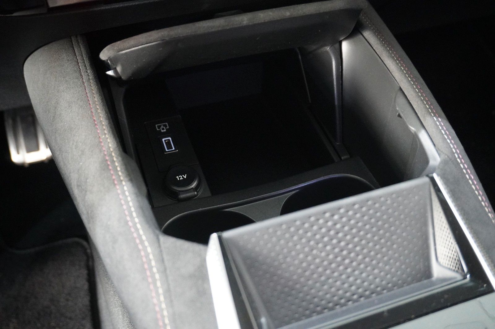 Fahrzeugabbildung DS Automobiles DS4 DS 4 E-Tense PERFORM. LINE PHEV NAVI/LED/DAB