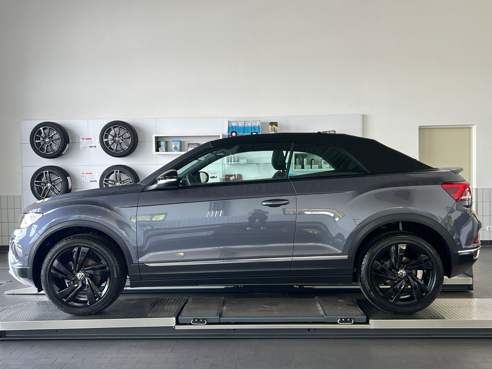 Fahrzeugabbildung Volkswagen T-Roc Cabriolet 1.5 TSI DSG *Black Style, AHK, L