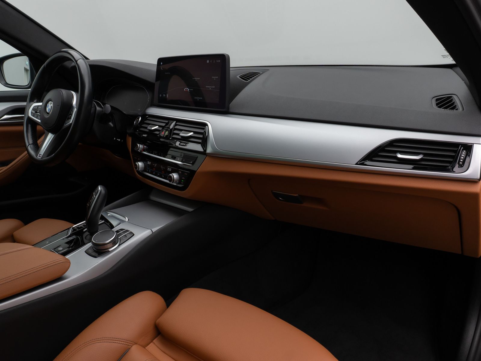 Fahrzeugabbildung BMW 520d Panorama DAB Leder AHK Alarm M Sport 18Zoll