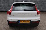Volvo XC40 2.0 B4 Plus Dark | AHK| ACC |2WD| Beheizbar - weiße Volvo XC40