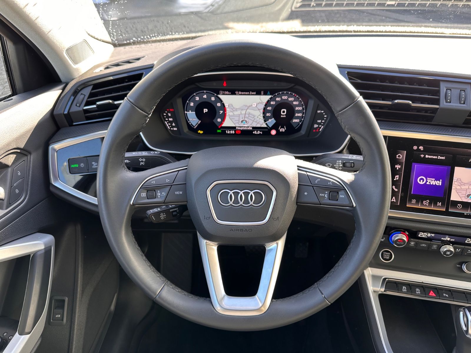 Fahrzeugabbildung Audi Q3 35 TFSI S line S Tronic Navi/ACC/SHZG/LED/PDC