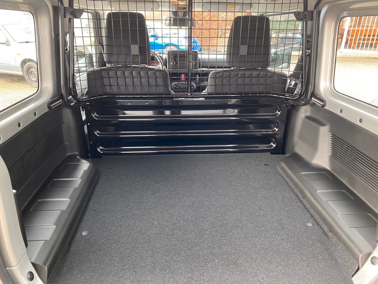 Fahrzeugabbildung Suzuki Jimny 1.5 4WD Allgrip KLIMA+SHZ+TEMPOM.+SOFORT