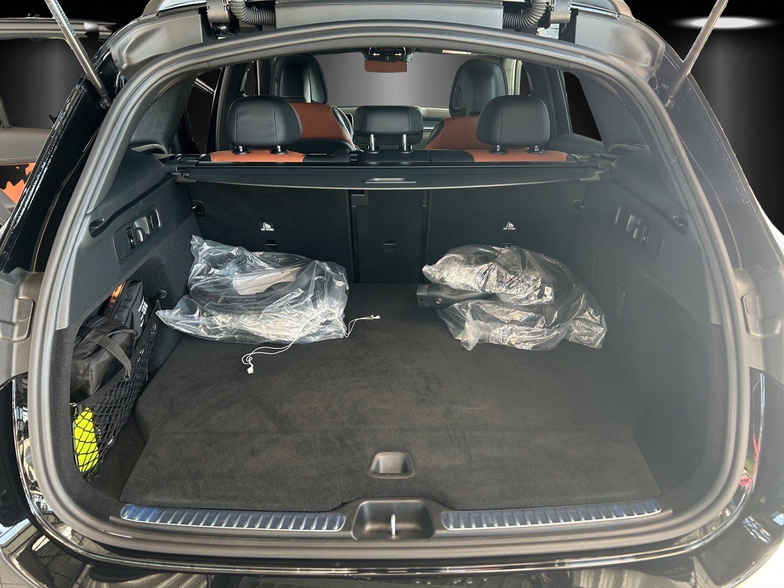 Fahrzeugabbildung Mercedes-Benz GLC400e 4M AMG Advanced DISTRO DigiLED el.Heckkl