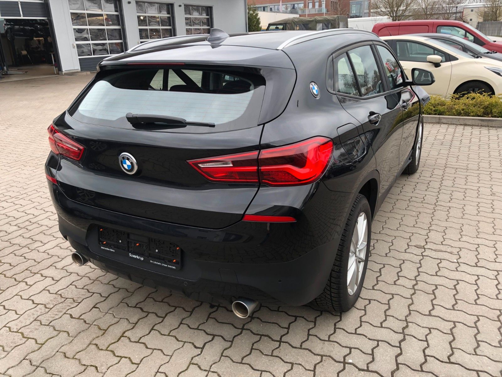 Fahrzeugabbildung BMW X2 sDrive 20 i Advantage Frontschaden