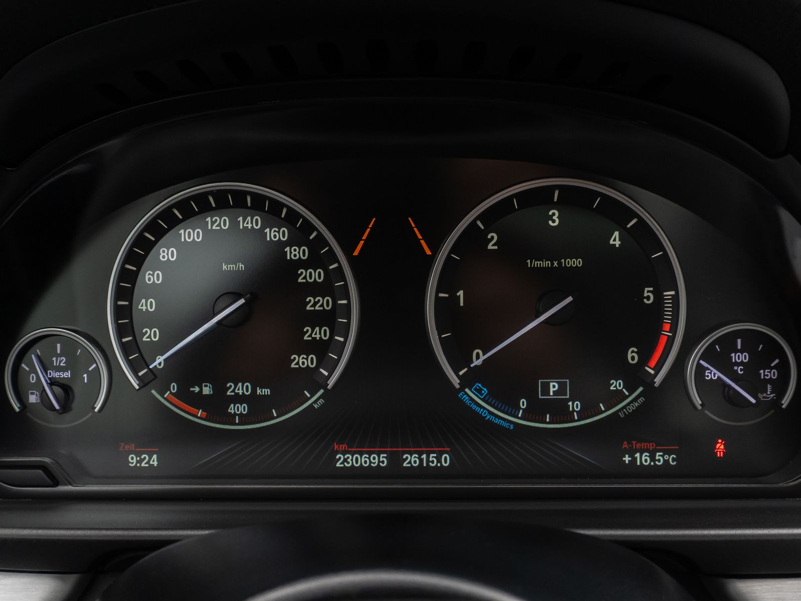 Fahrzeugabbildung BMW 520d Kamera Glasdach HUD HiFi Komfort Alarm AHK