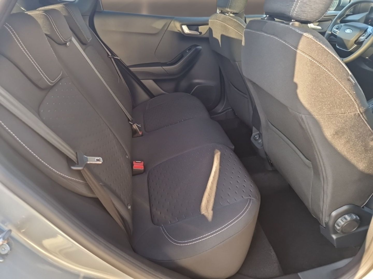 Fahrzeugabbildung Ford Puma Titanium Automatik, Winterpaket