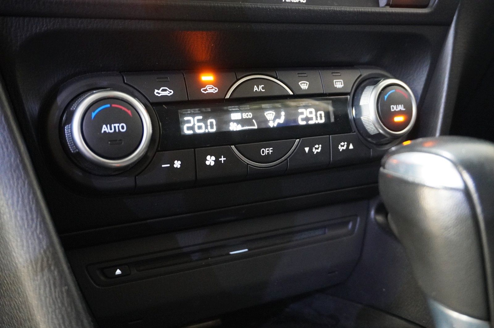 Fahrzeugabbildung Mazda 3 Lim. 2.0 OPTIMUM NAVI/LED/KAMERA/TEMP./HUD/AHK