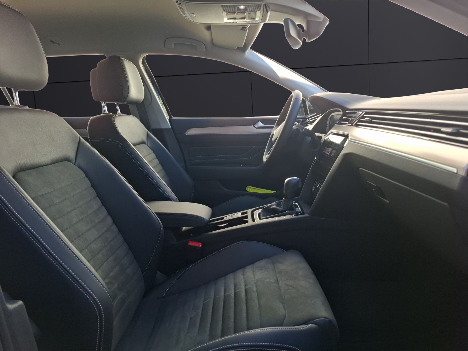 Fahrzeugabbildung Volkswagen Passat Variant TDI Elegance DSG STH Matrix AHK N