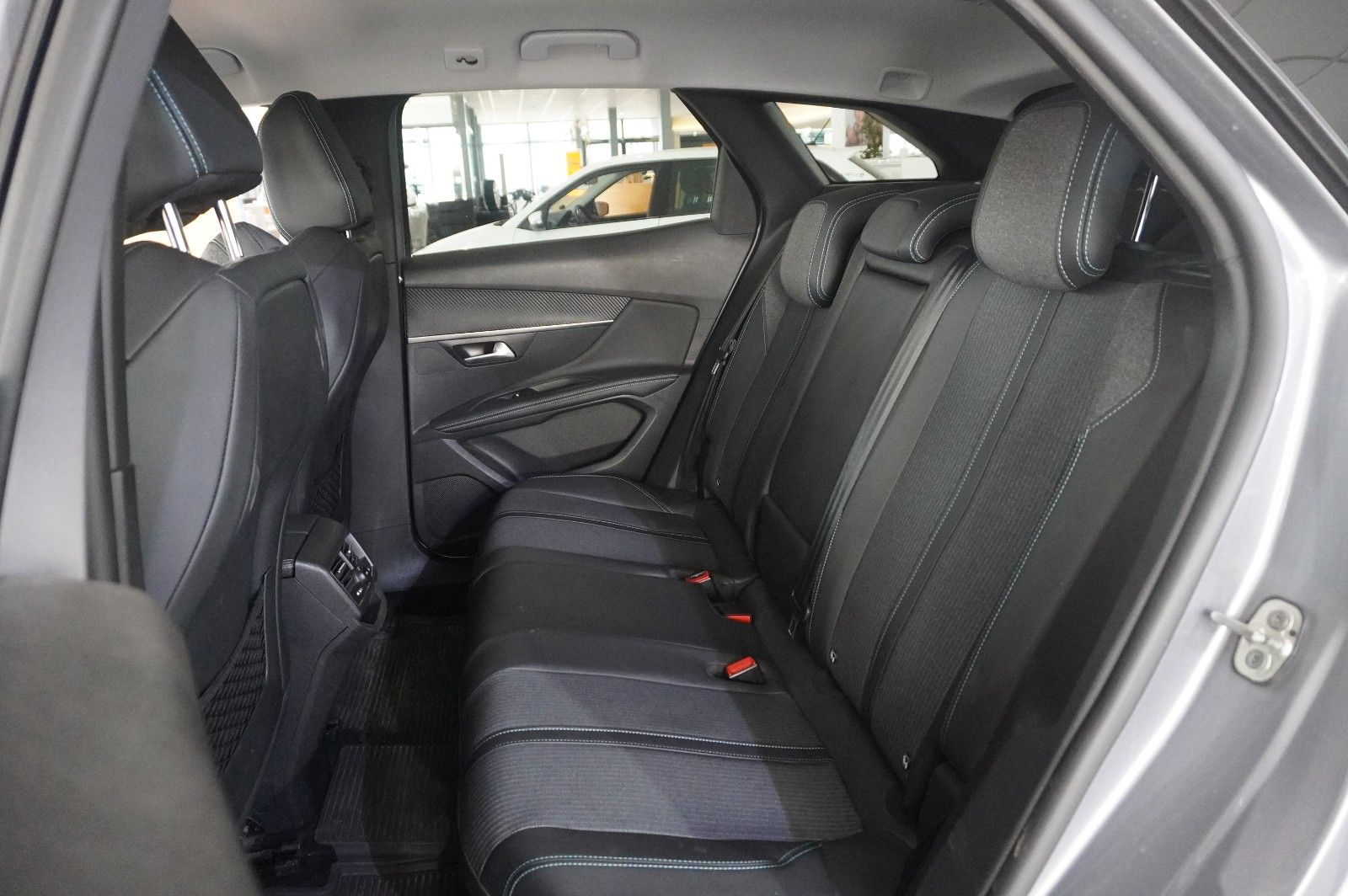 Fahrzeugabbildung Peugeot 3008 1.5D ALLURE NAVI/LED/KAMERA/SPORT/VIRTU/AHK
