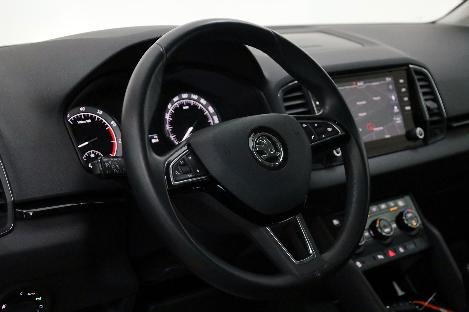 Fahrzeugabbildung SKODA Karoq Style Navi,LED,Kamera,SH,PDC,SR+WR,AHK