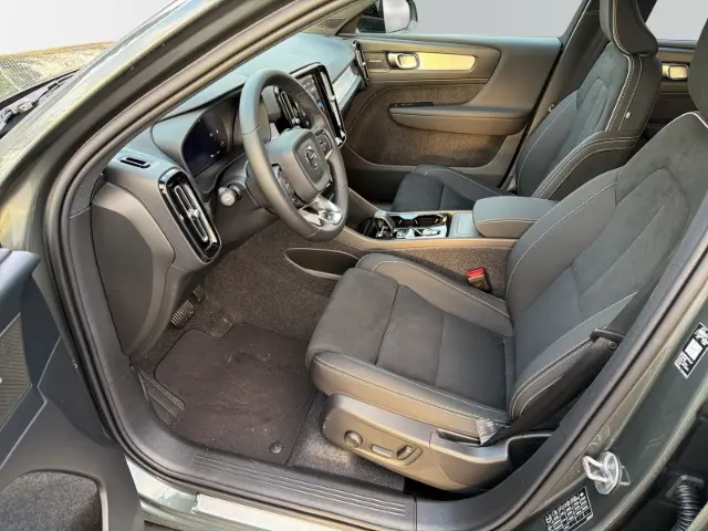 Volvo XC40 B4 Mild-Hybrid Ultra Dark Standheizung AHK 