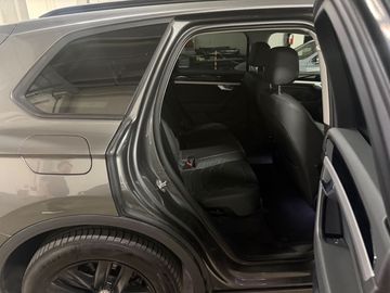 Volkswagen Touareg - 9