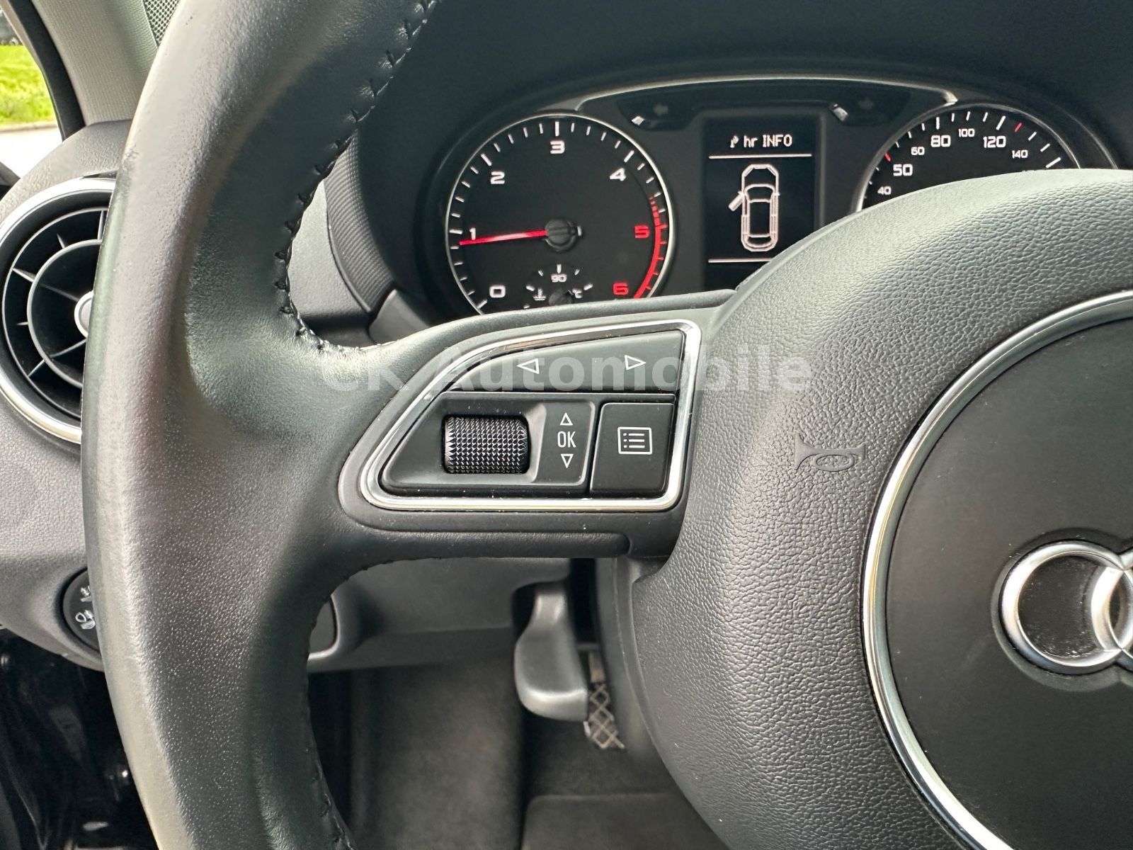 Fahrzeugabbildung Audi A1 Sportback Sport 1.6 TDi/Navi/Klima/SHZ/PDC