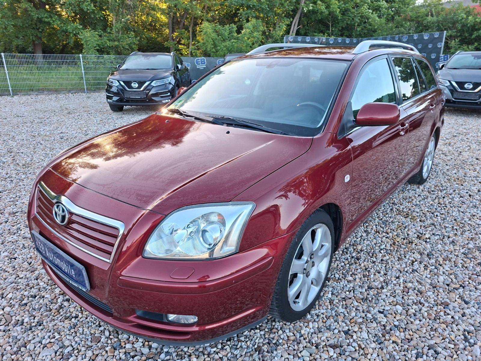 Toyota Avensis 2004 — rear view