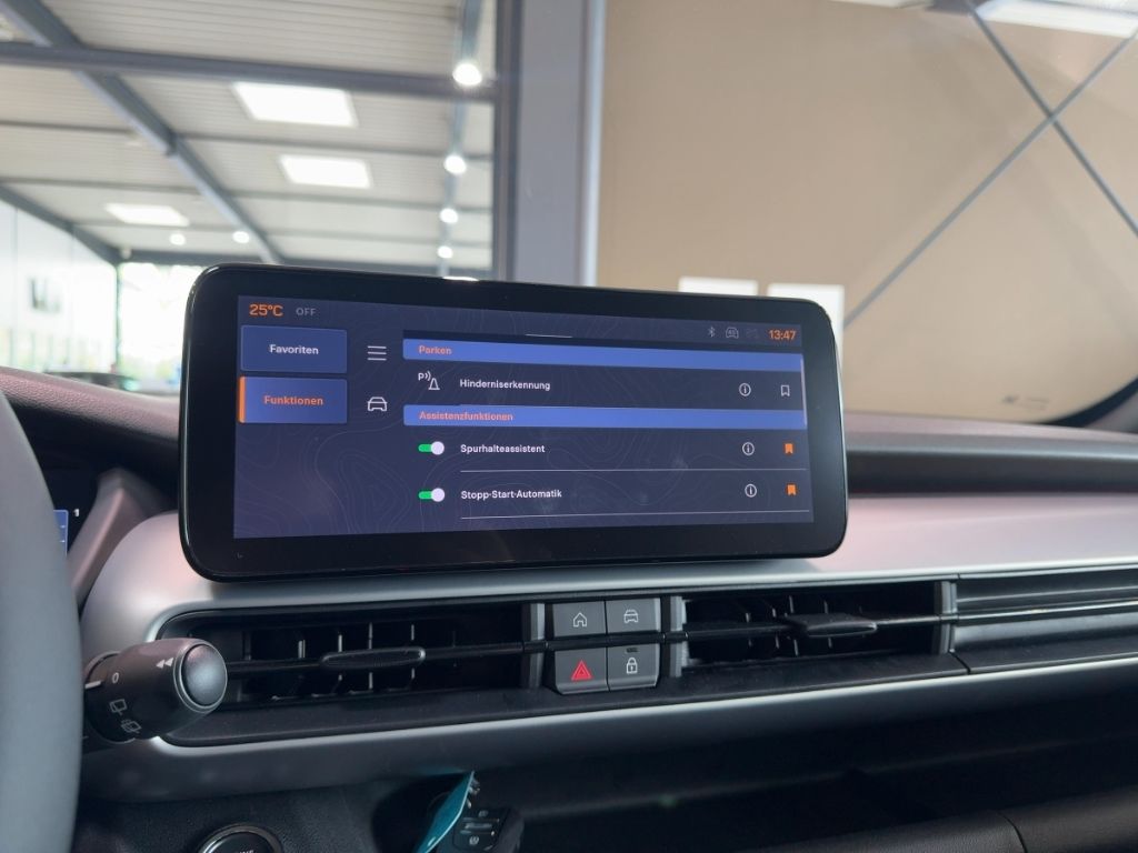 Fahrzeugabbildung Jeep Avenger e-Hybrid Summit NAVI, RFK, ELEKTR. HECKK