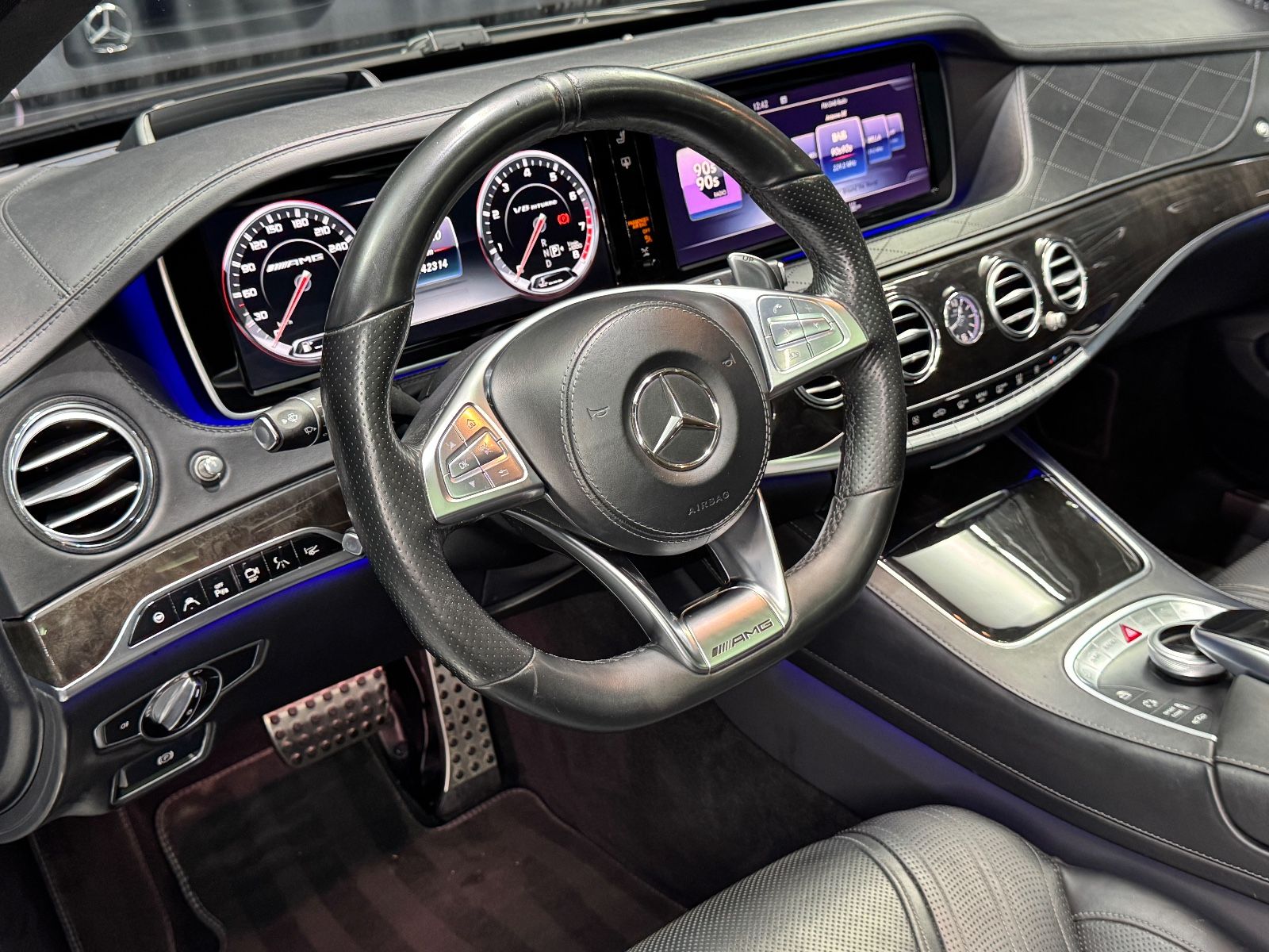 Fahrzeugabbildung Mercedes-Benz S 63 AMG 4Matic L|AMG DRIVERS|LANG|TV|VOLL