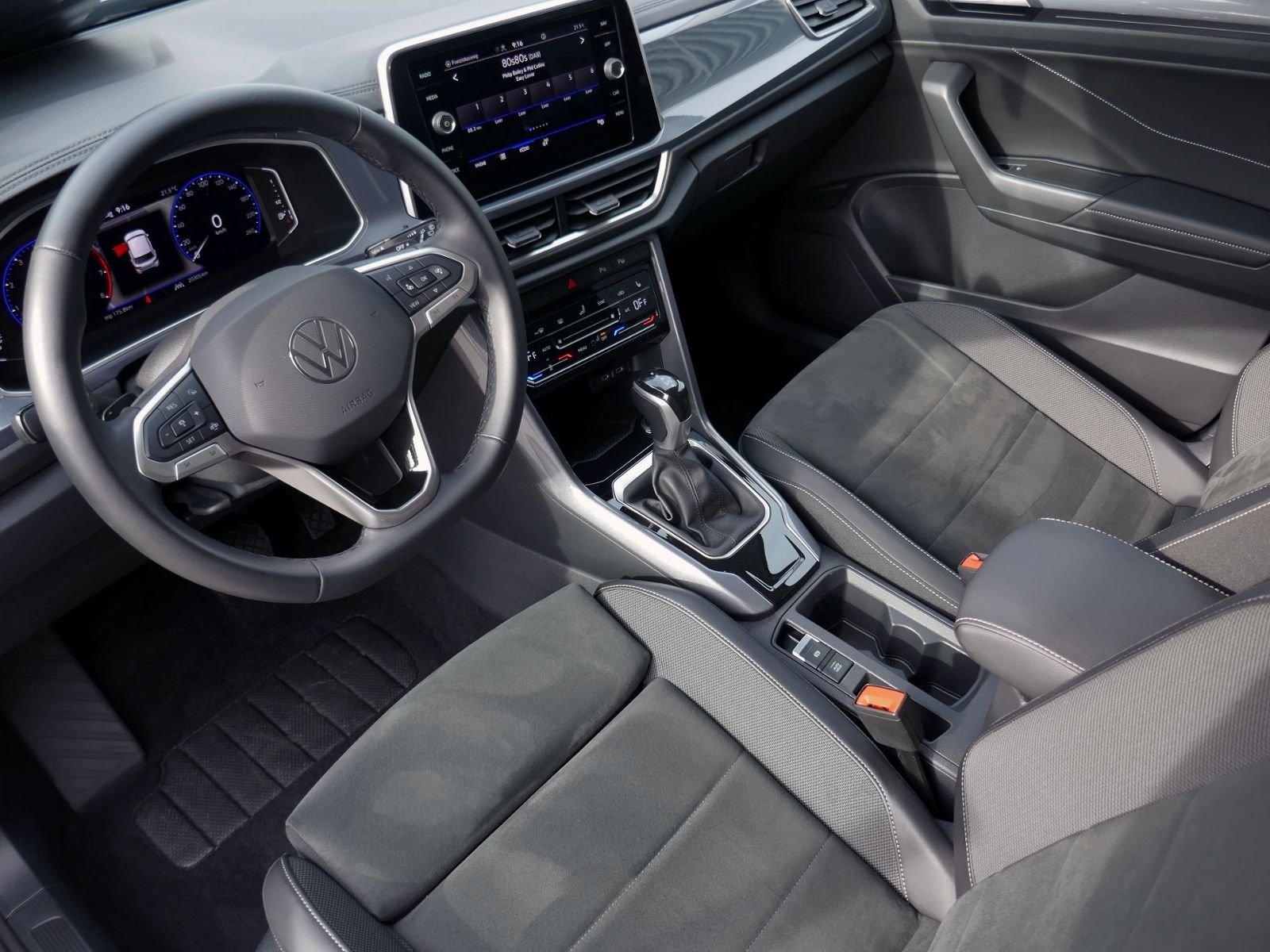 Fahrzeugabbildung Volkswagen T-Roc Style 1.5 TSI DSG | LED AHK PDC ACC