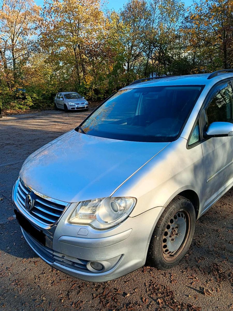 Volkswagen Touran 2007 — rear view