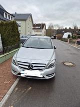 Mercedes-Benz 200 - silberne Mercedes-Benz 200