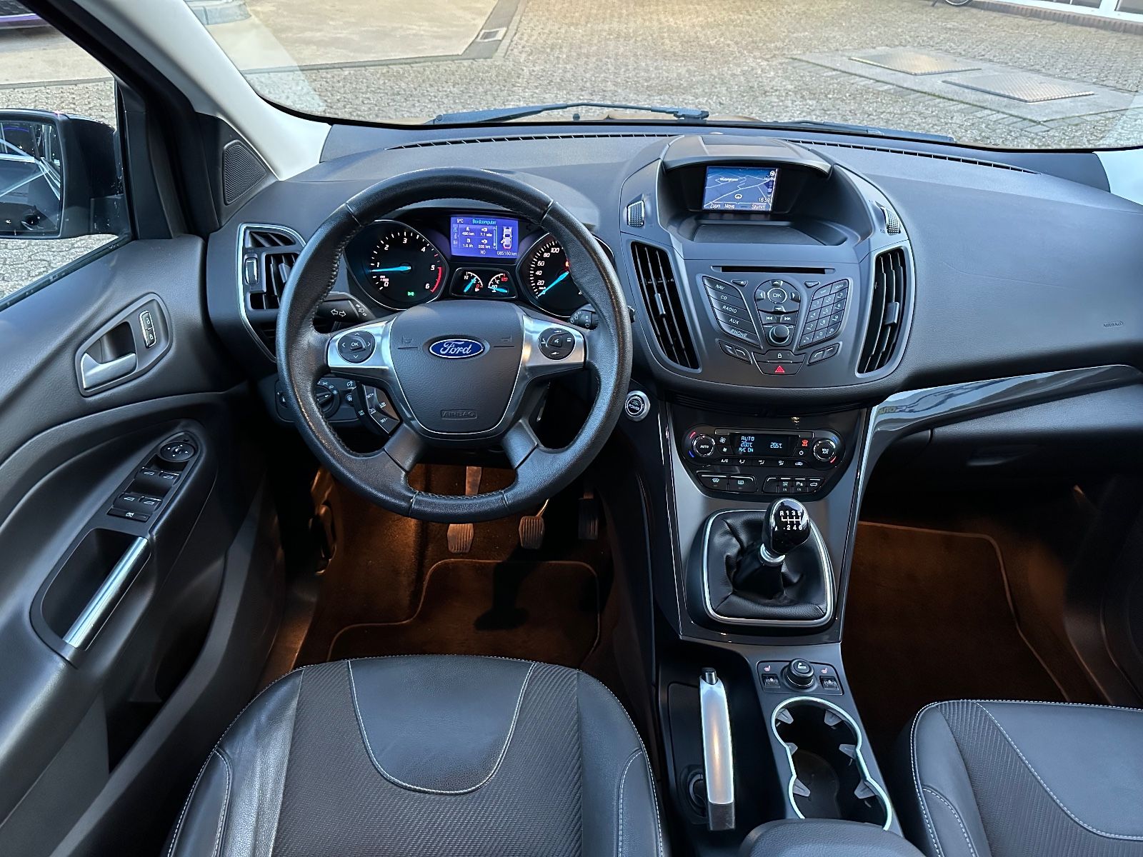 Fahrzeugabbildung Ford Kuga 2.0 TDCi Titanium AHK/Navi/SHZG/GRA