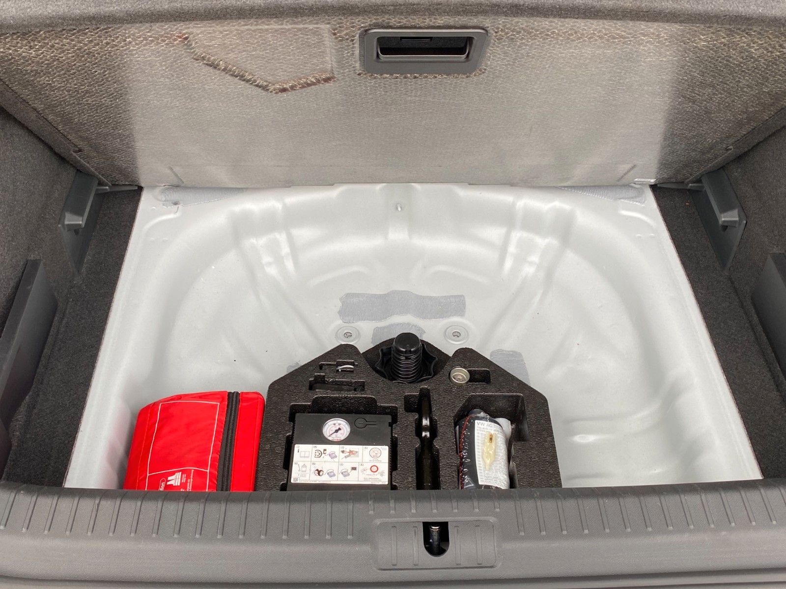 Fahrzeugabbildung CUPRA Formentor 1.5 TSI *Navi *AHZV-Vorb. *Parklenka.