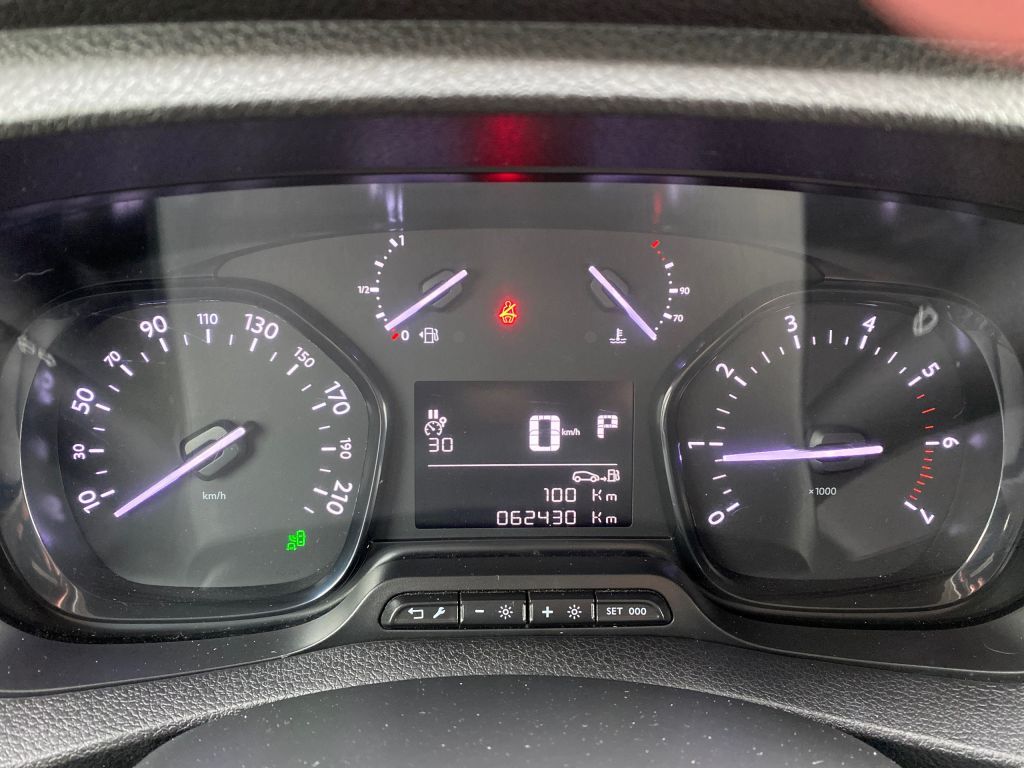 Fahrzeugabbildung Citroën Jumpy M BlueHDi 120 EAT8 Club *AZV*PDC hinten*