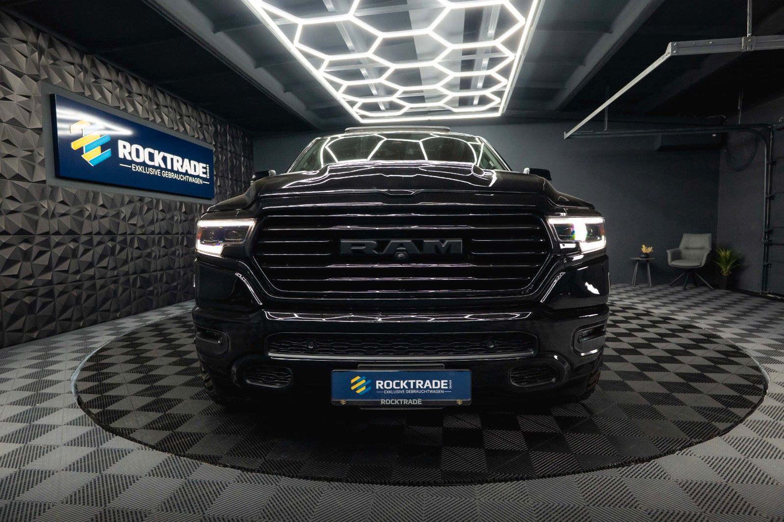 Fahrzeugabbildung Dodge RAM 5.7 V8 HEMI 4x4 REBEL LIMITED RamBox ACC 19%