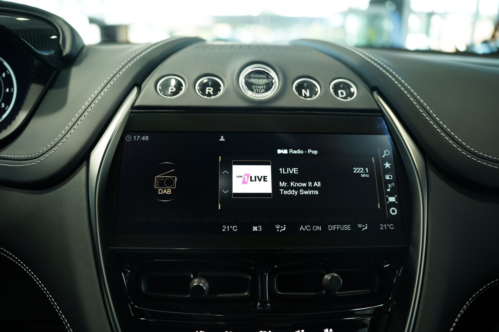 Aston Martin Dbx
