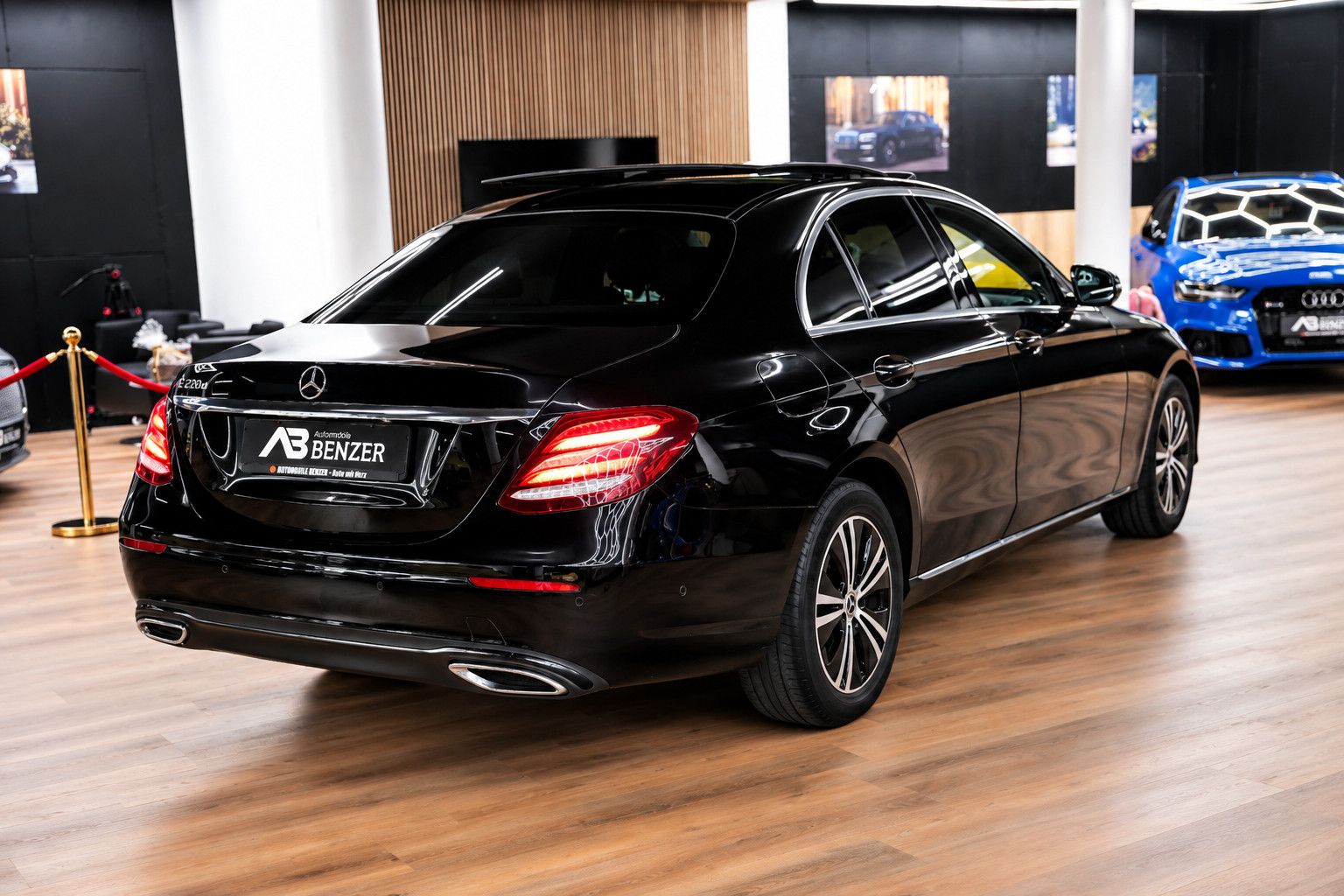 Fahrzeugabbildung Mercedes-Benz E 220 E 220 d Avantgarde *Pano*Ambiente*Widescre