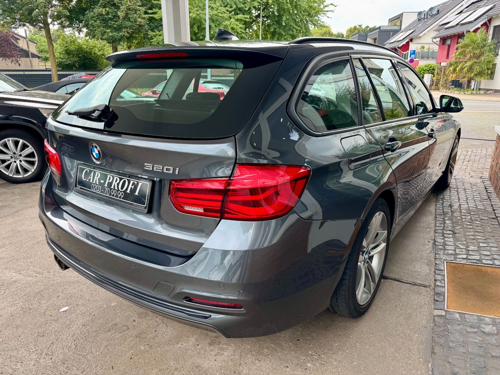 Fahrzeugabbildung BMW 320 i Touring Sport Line Autom. Navi/LED/53 Tkm