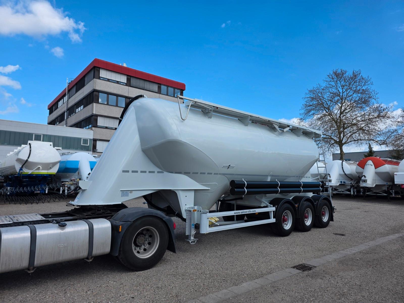 Spitzer 37m³ Zementsilo / TARA 4330Kg /German!