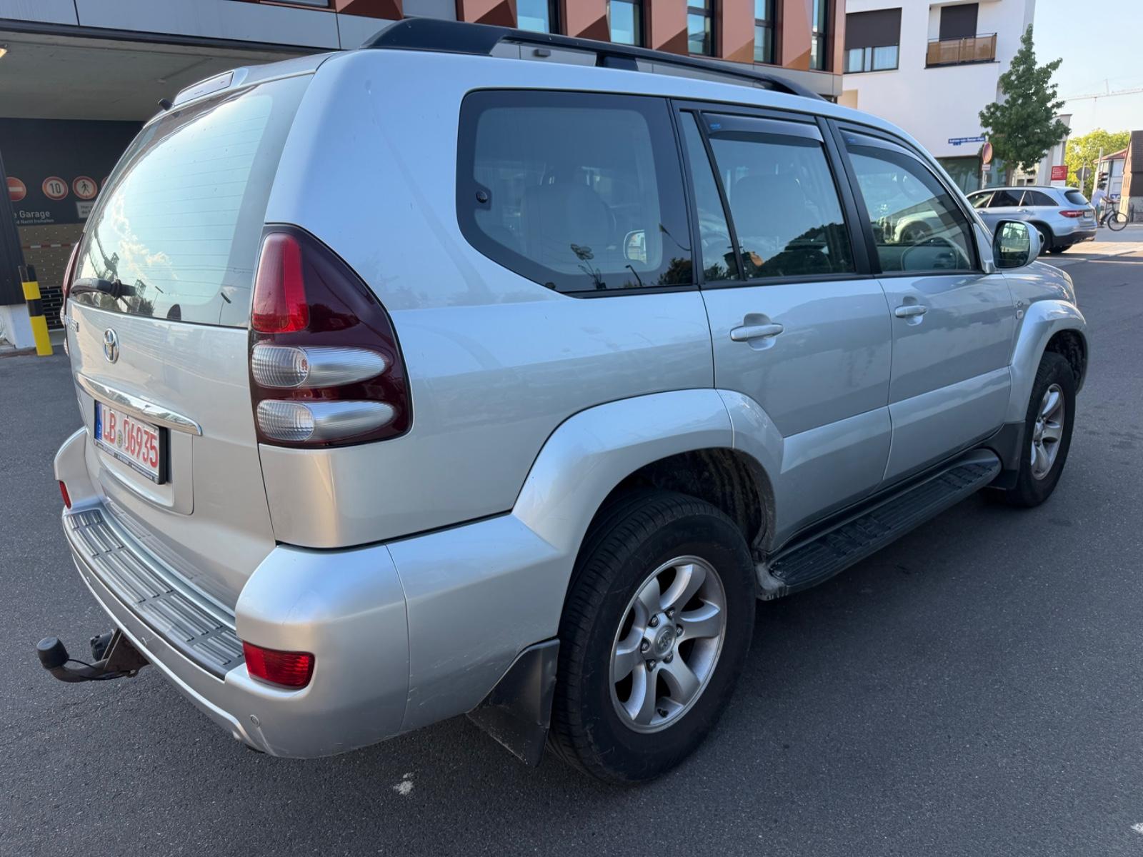 Toyota Land Cruiser 3.0 D-4D 166ch - 1 ère main - Carnet entretien - Ecran tactile - Pneus toutes saisons - Régulateur