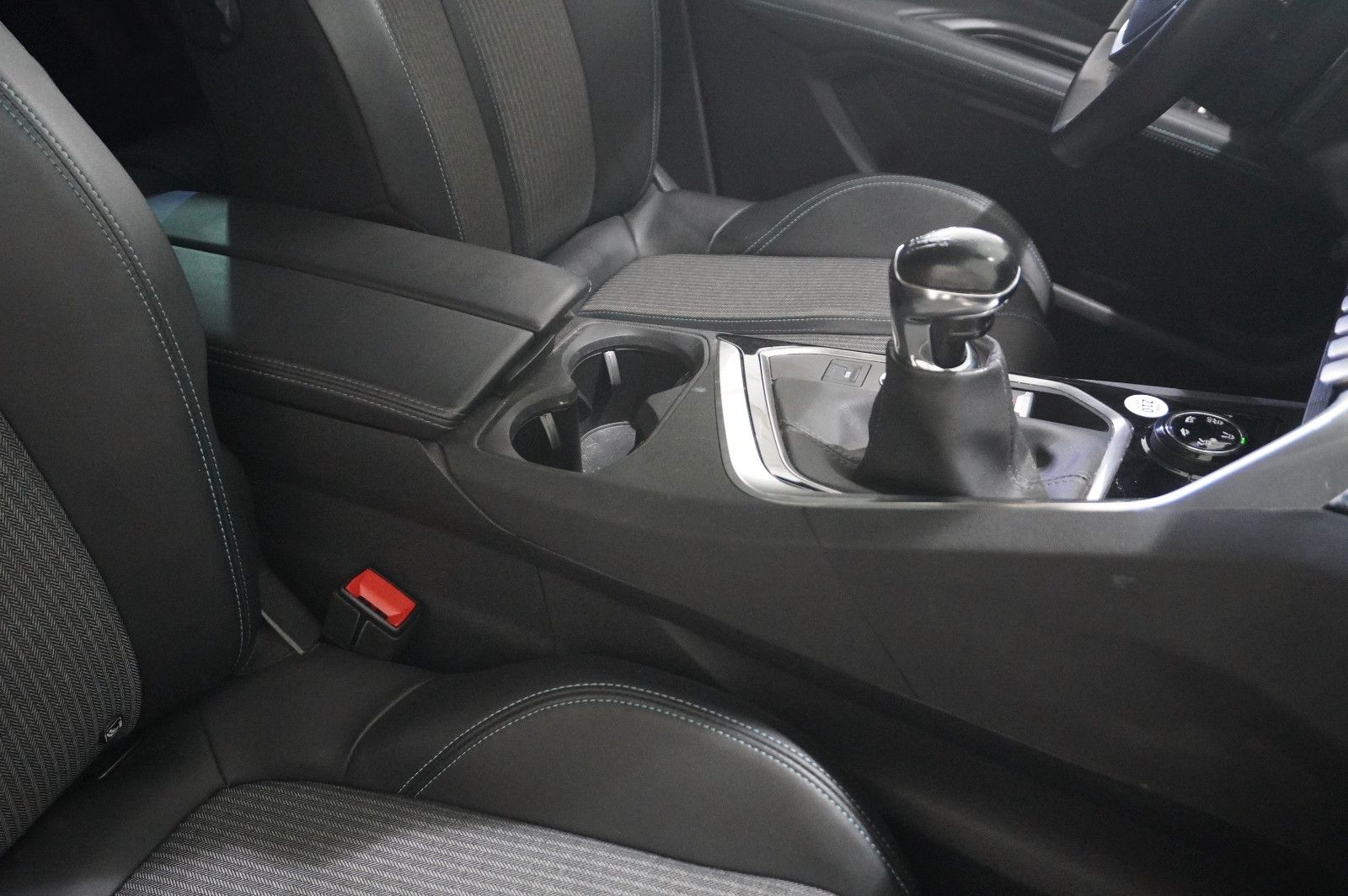 Fahrzeugabbildung Peugeot 3008 1.5D ALLURE NAVI/LED/KAMERA/SPORT/VIRTU/AHK