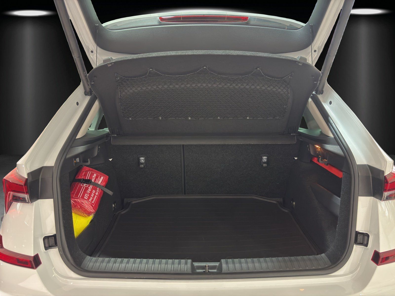 Fahrzeugabbildung SKODA Kamiq Tour 1,0 TSI 85 kW DSG RFK/LED/el. Heckkl.